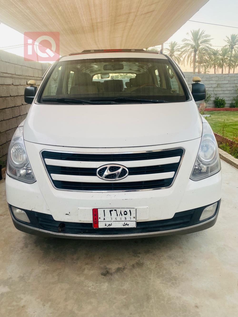 Hyundai Starex